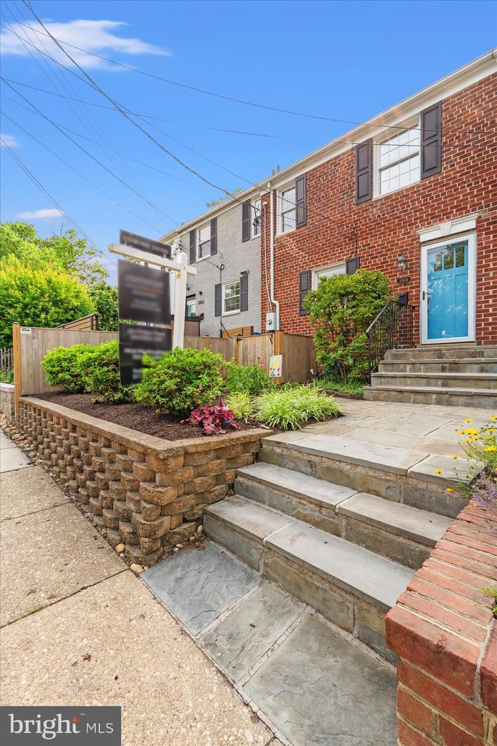 3004 LANDOVER ST, ALEXANDRIA, Virginia 22305, 2 Bedrooms Bedrooms, ,2 BathroomsBathrooms,Residential,For sale,3004 LANDOVER ST,VAAX2046094 MLS # VAAX2046094