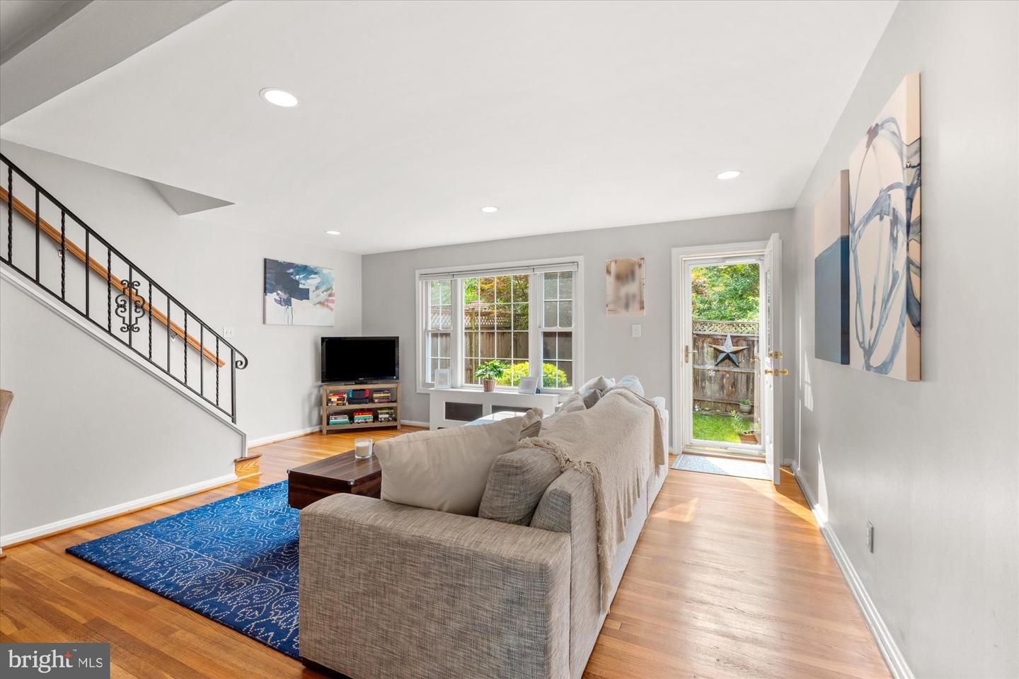3004 LANDOVER ST, ALEXANDRIA, Virginia 22305, 2 Bedrooms Bedrooms, ,2 BathroomsBathrooms,Residential,For sale,3004 LANDOVER ST,VAAX2046094 MLS # VAAX2046094