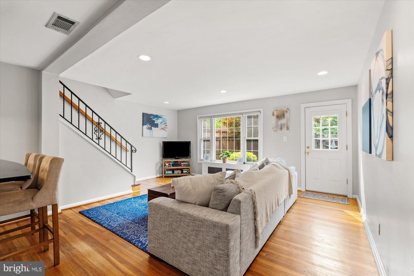 3004 LANDOVER ST, ALEXANDRIA, Virginia 22305, 2 Bedrooms Bedrooms, ,2 BathroomsBathrooms,Residential,For sale,3004 LANDOVER ST,VAAX2046094 MLS # VAAX2046094