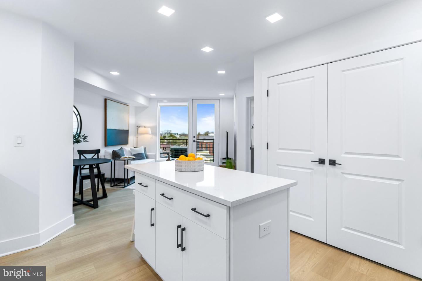 701 N HENRY ST #211, ALEXANDRIA, Virginia 22314, 1 Bedroom Bedrooms, ,1 BathroomBathrooms,Residential,For sale,701 N HENRY ST #211,VAAX2046084 MLS # VAAX2046084