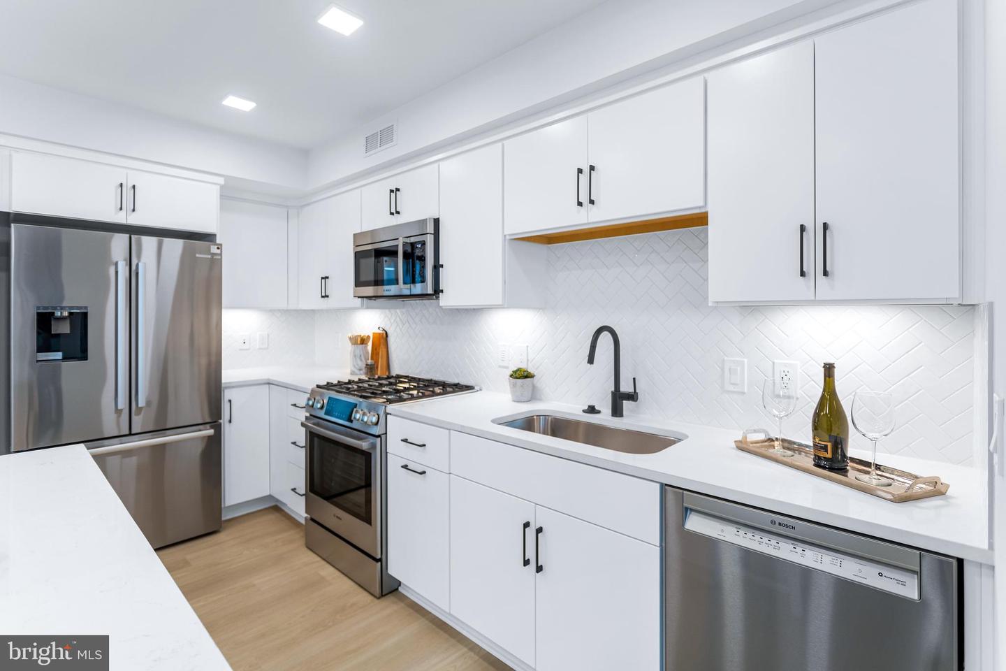 701 N HENRY ST #211, ALEXANDRIA, Virginia 22314, 1 Bedroom Bedrooms, ,1 BathroomBathrooms,Residential,For sale,701 N HENRY ST #211,VAAX2046084 MLS # VAAX2046084