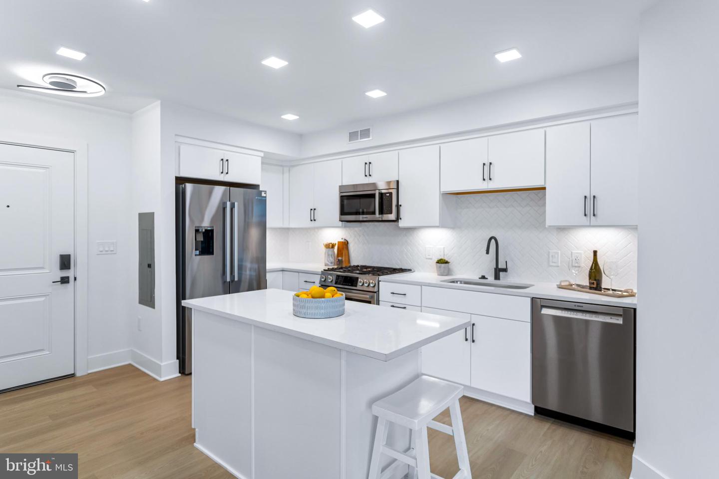 701 N HENRY ST #211, ALEXANDRIA, Virginia 22314, 1 Bedroom Bedrooms, ,1 BathroomBathrooms,Residential,For sale,701 N HENRY ST #211,VAAX2046084 MLS # VAAX2046084
