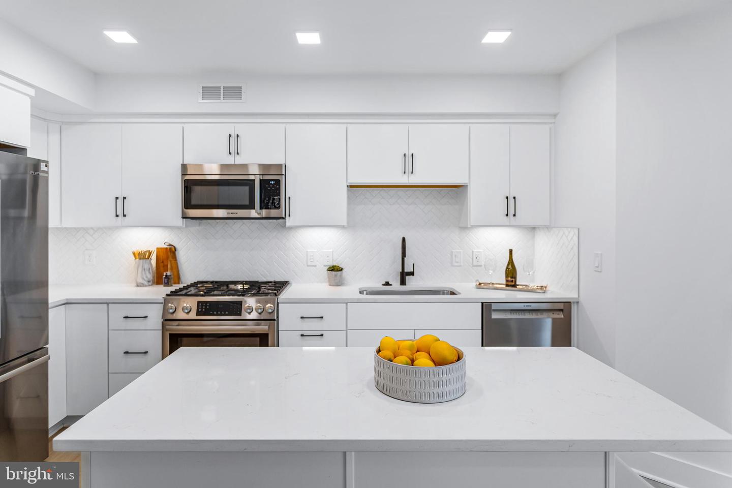 701 N HENRY ST #211, ALEXANDRIA, Virginia 22314, 1 Bedroom Bedrooms, ,1 BathroomBathrooms,Residential,For sale,701 N HENRY ST #211,VAAX2046084 MLS # VAAX2046084
