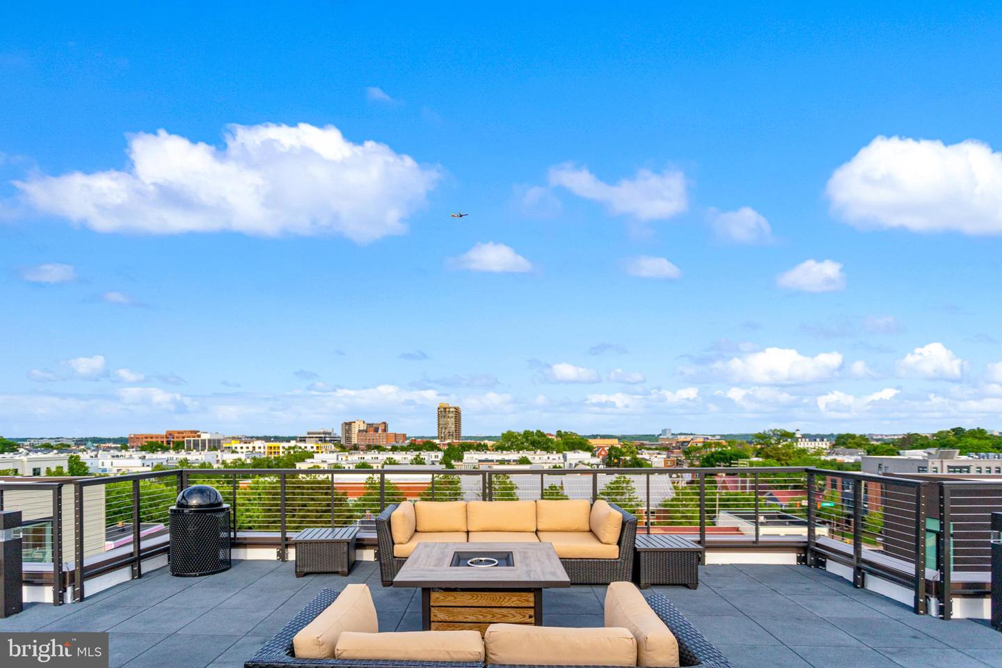 701 N HENRY ST #211, ALEXANDRIA, Virginia 22314, 1 Bedroom Bedrooms, ,1 BathroomBathrooms,Residential,For sale,701 N HENRY ST #211,VAAX2046084 MLS # VAAX2046084