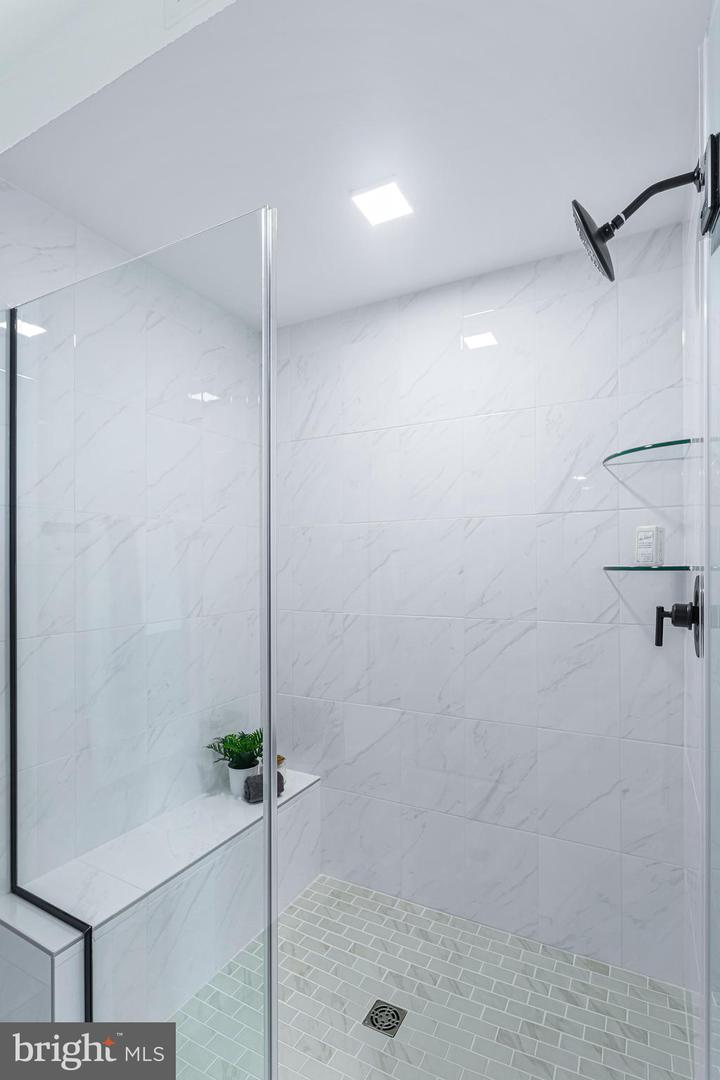 701 N HENRY ST #211, ALEXANDRIA, Virginia 22314, 1 Bedroom Bedrooms, ,1 BathroomBathrooms,Residential,For sale,701 N HENRY ST #211,VAAX2046084 MLS # VAAX2046084