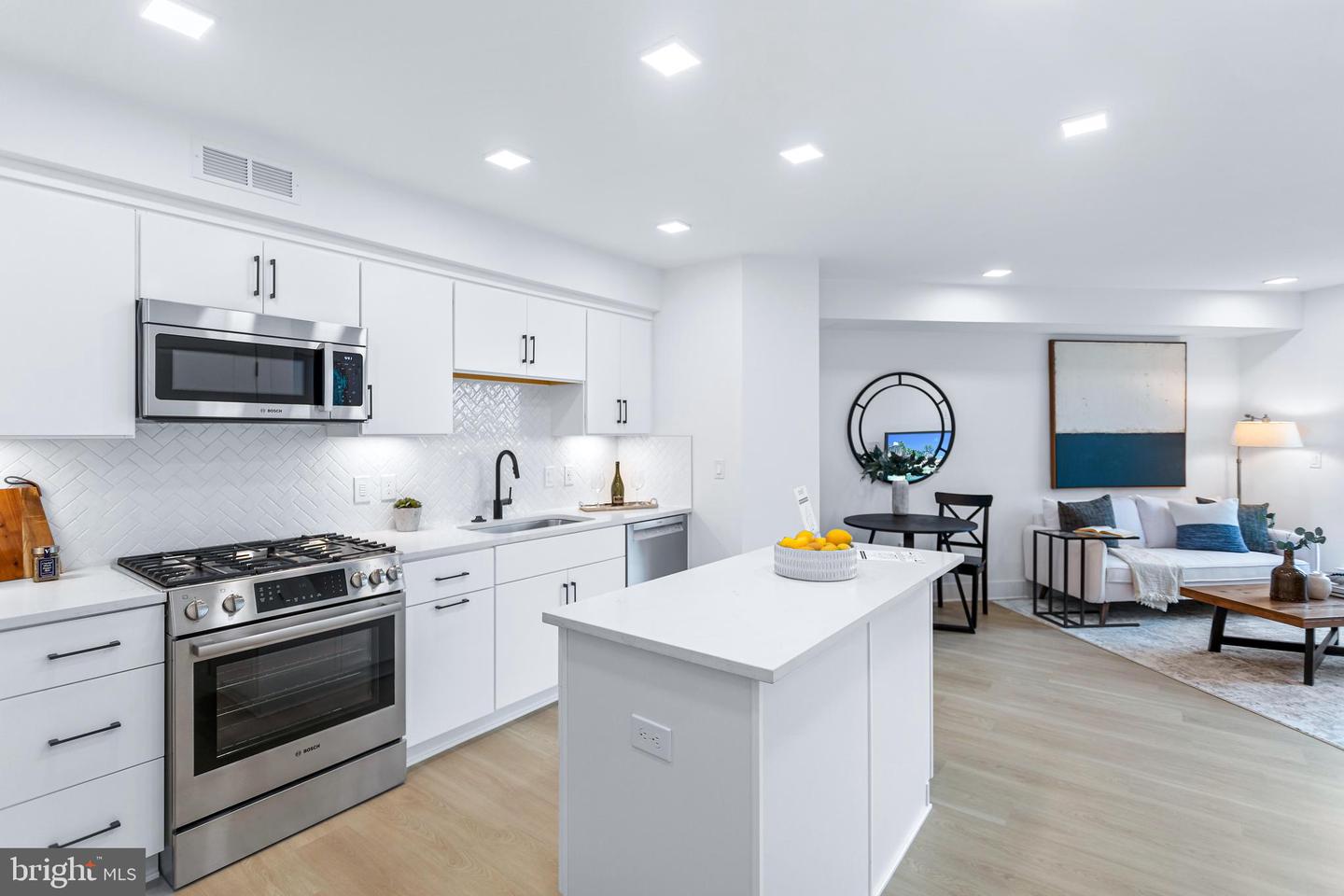 701 N HENRY ST #211, ALEXANDRIA, Virginia 22314, 1 Bedroom Bedrooms, ,1 BathroomBathrooms,Residential,For sale,701 N HENRY ST #211,VAAX2046084 MLS # VAAX2046084
