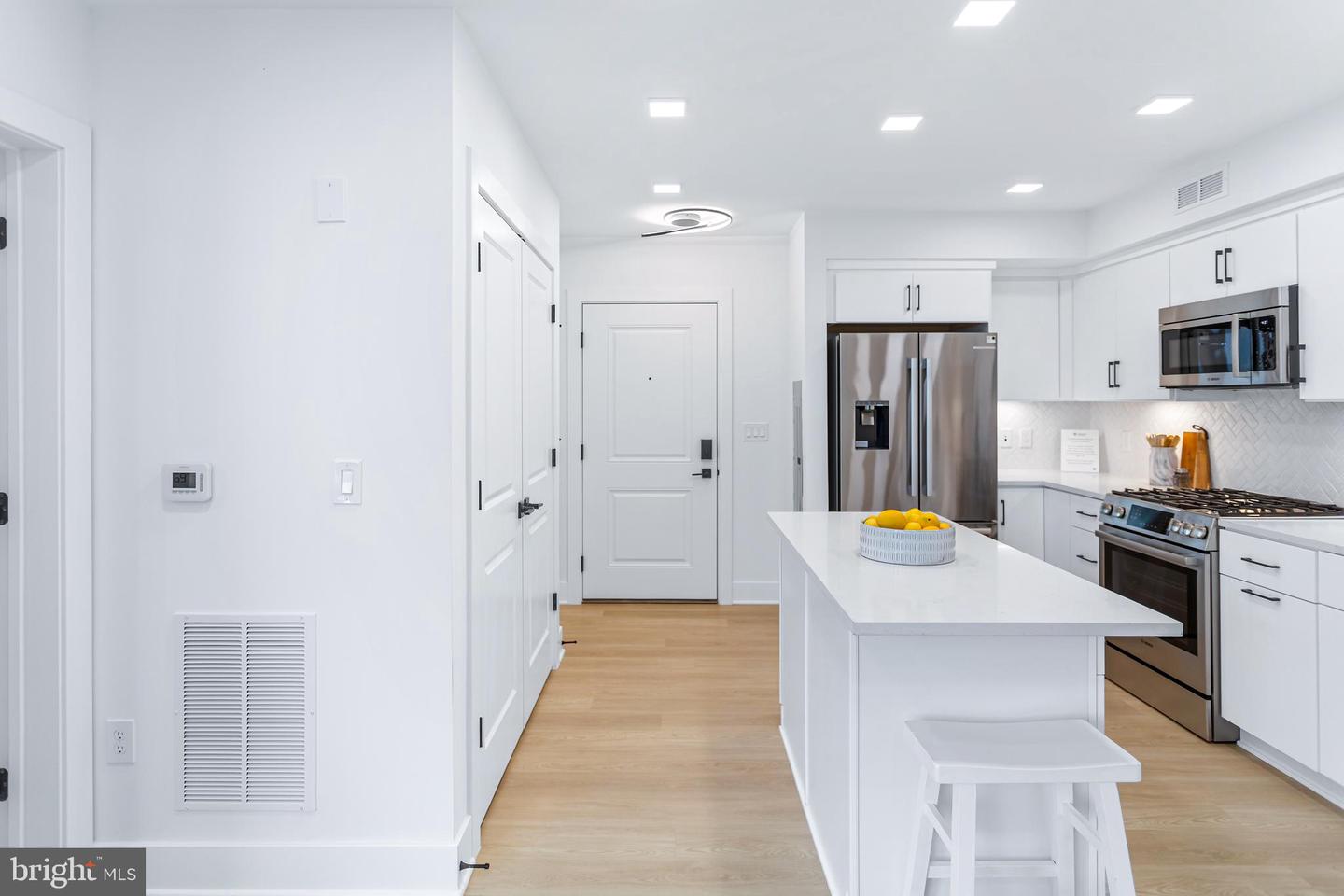 701 N HENRY ST #211, ALEXANDRIA, Virginia 22314, 1 Bedroom Bedrooms, ,1 BathroomBathrooms,Residential,For sale,701 N HENRY ST #211,VAAX2046084 MLS # VAAX2046084