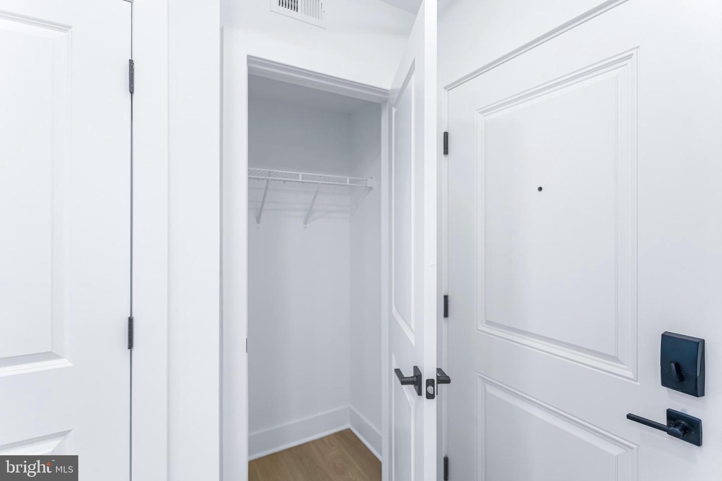 701 N HENRY ST #211, ALEXANDRIA, Virginia 22314, 1 Bedroom Bedrooms, ,1 BathroomBathrooms,Residential,For sale,701 N HENRY ST #211,VAAX2046084 MLS # VAAX2046084