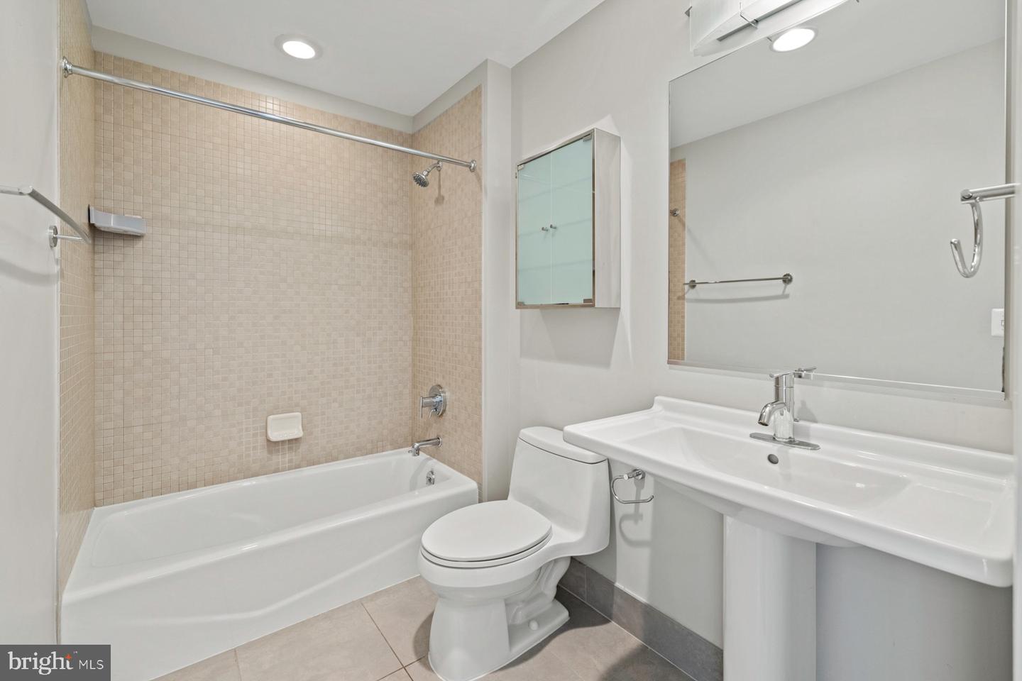 2125 14TH ST NW #618, WASHINGTON, District Of Columbia 20009, 2 Bedrooms Bedrooms, ,2 BathroomsBathrooms,Residential,For sale,2125 14TH ST NW #618,DCDC2204076 MLS # DCDC2204076