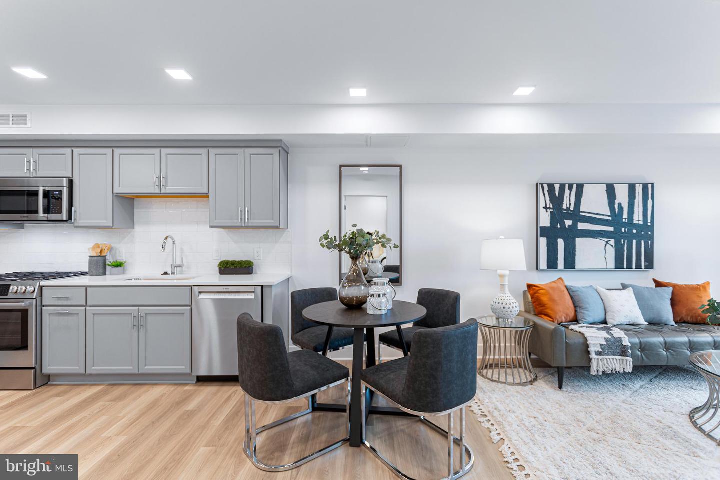 701 N HENRY ST #212, ALEXANDRIA, Virginia 22314, 1 Bedroom Bedrooms, ,1 BathroomBathrooms,Residential,For sale,701 N HENRY ST #212,VAAX2046104 MLS # VAAX2046104