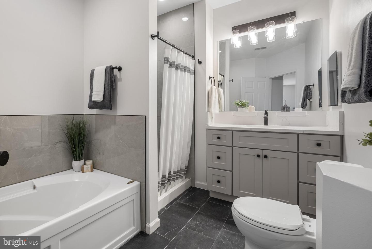 2701 BELLFOREST CT #305, VIENNA, Virginia 22180, 2 Bedrooms Bedrooms, ,2 BathroomsBathrooms,Residential,For sale,2701 BELLFOREST CT #305,VAFX2245294 MLS # VAFX2245294