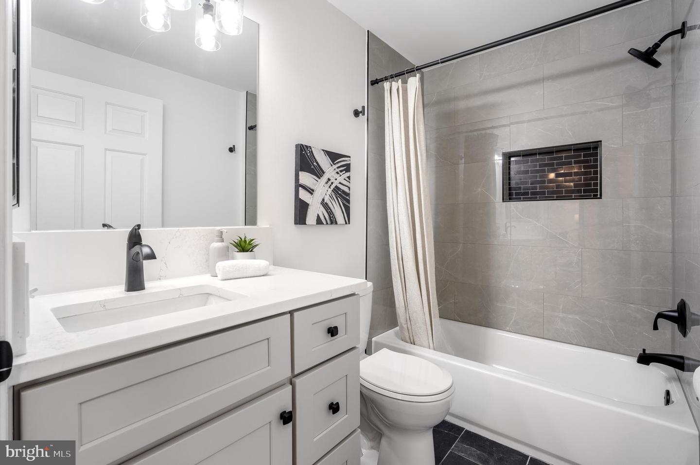 2701 BELLFOREST CT #305, VIENNA, Virginia 22180, 2 Bedrooms Bedrooms, ,2 BathroomsBathrooms,Residential,For sale,2701 BELLFOREST CT #305,VAFX2245294 MLS # VAFX2245294