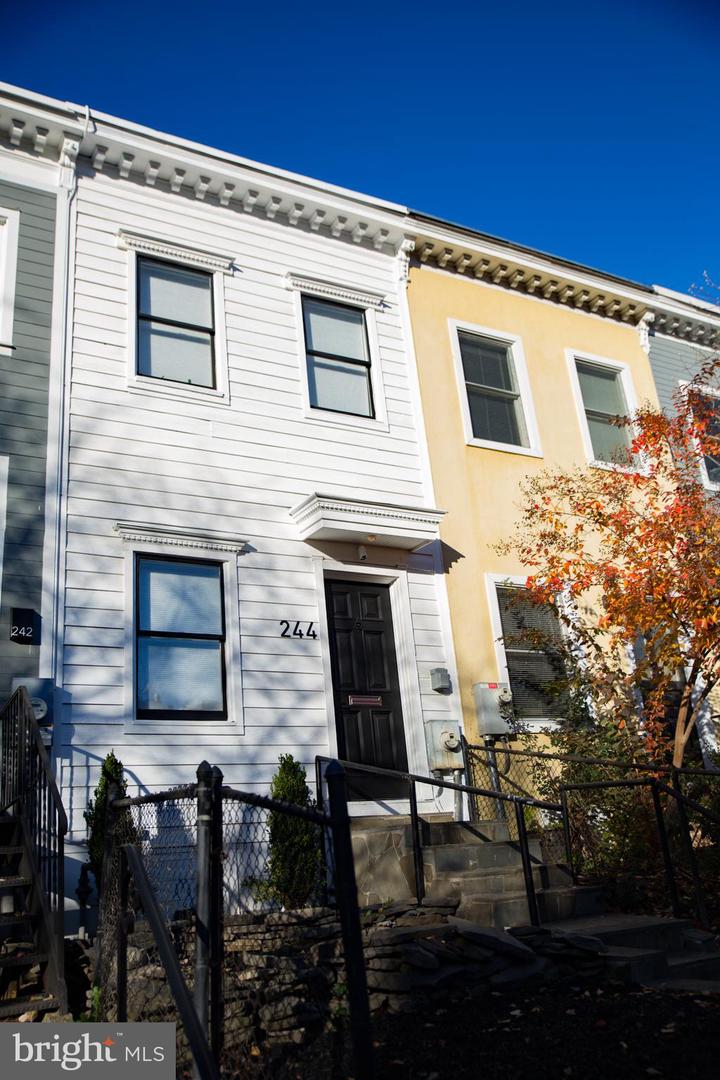 244 10TH ST NE, WASHINGTON, District Of Columbia 20002, 2 Bedrooms Bedrooms, ,2 BathroomsBathrooms,Residential,For sale,244 10TH ST NE,DCDC2204028 MLS # DCDC2204028