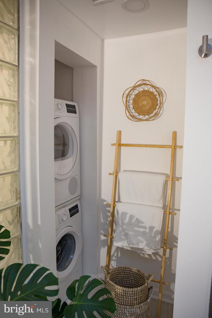 244 10TH ST NE, WASHINGTON, District Of Columbia 20002, 2 Bedrooms Bedrooms, ,2 BathroomsBathrooms,Residential,For sale,244 10TH ST NE,DCDC2204028 MLS # DCDC2204028