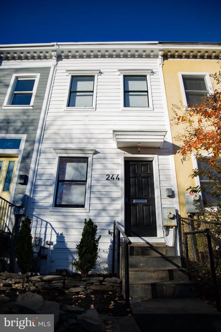 244 10TH ST NE, WASHINGTON, District Of Columbia 20002, 2 Bedrooms Bedrooms, ,2 BathroomsBathrooms,Residential,For sale,244 10TH ST NE,DCDC2204028 MLS # DCDC2204028