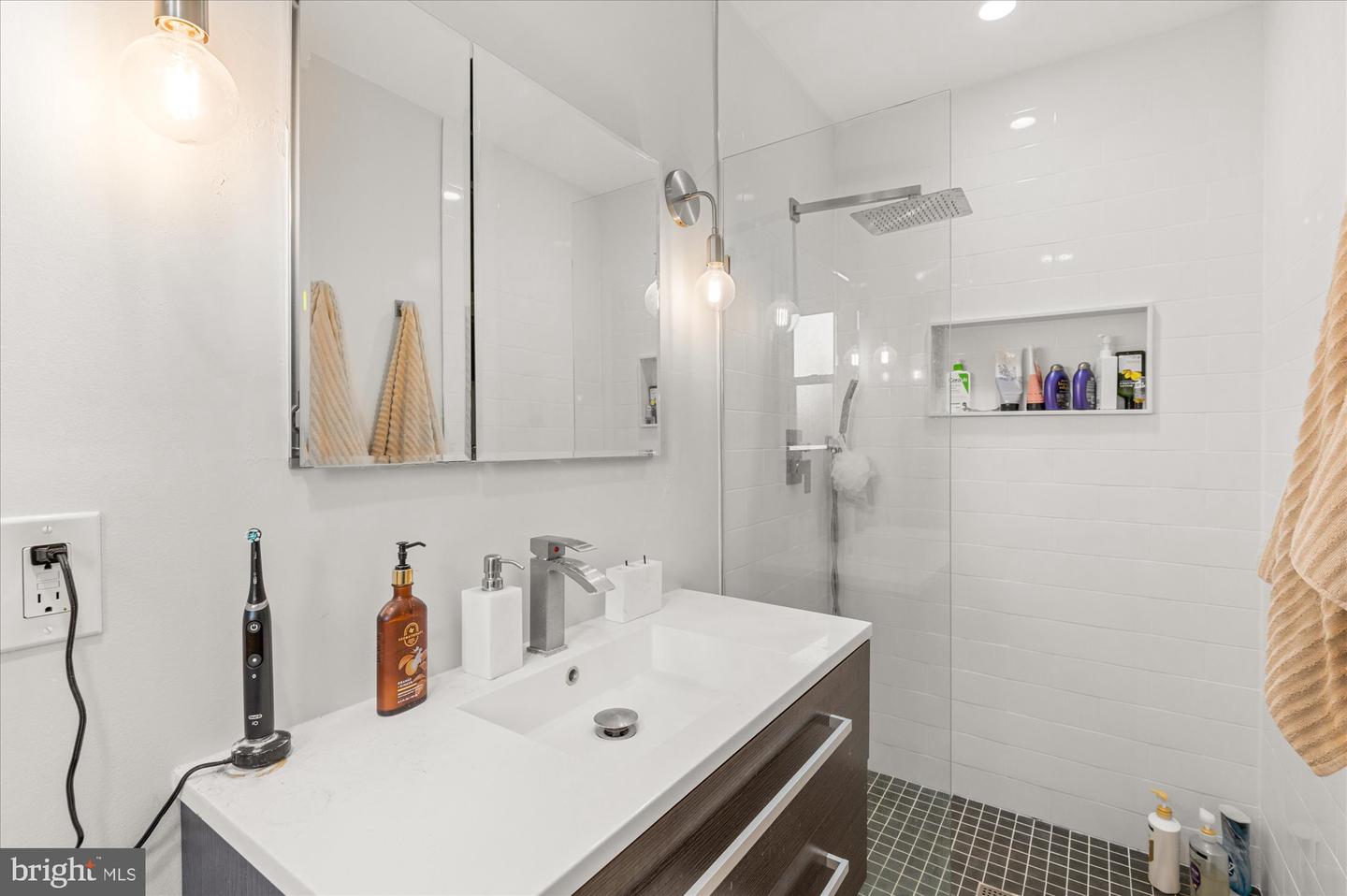 7107 TYNDALE ST, MCLEAN, Virginia 22101, 4 Bedrooms Bedrooms, ,3 BathroomsBathrooms,Residential,For sale,7107 TYNDALE ST,VAFX2245338 MLS # VAFX2245338