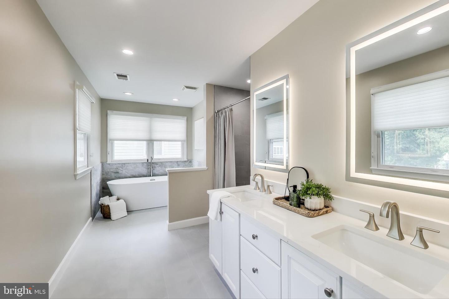 2177 S GLEBE RD, ARLINGTON, Virginia 22204, 4 Bedrooms Bedrooms, ,3 BathroomsBathrooms,Residential,For sale,2177 S GLEBE RD,VAAR2058688 MLS # VAAR2058688