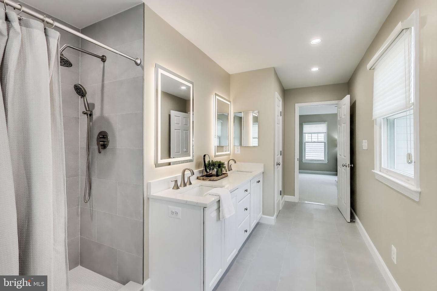 2177 S GLEBE RD, ARLINGTON, Virginia 22204, 4 Bedrooms Bedrooms, ,3 BathroomsBathrooms,Residential,For sale,2177 S GLEBE RD,VAAR2058688 MLS # VAAR2058688