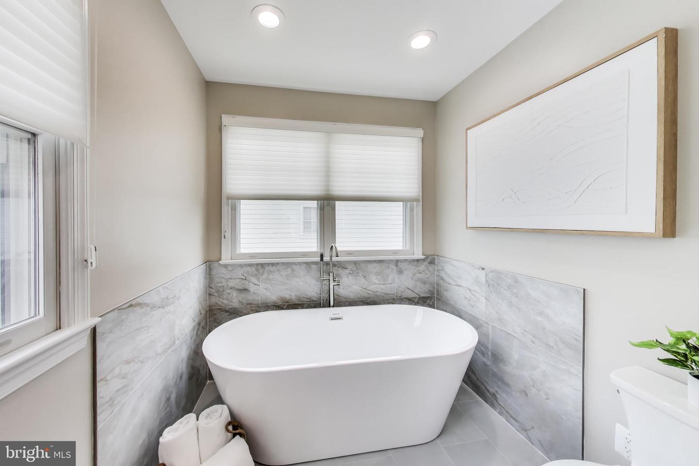 2177 S GLEBE RD, ARLINGTON, Virginia 22204, 4 Bedrooms Bedrooms, ,3 BathroomsBathrooms,Residential,For sale,2177 S GLEBE RD,VAAR2058688 MLS # VAAR2058688