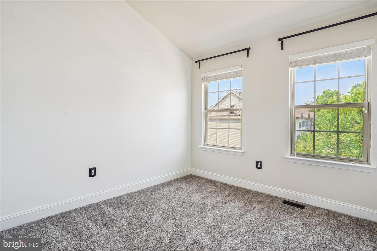 4409 POTOMAC HIGHLANDS CIR, TRIANGLE, Virginia 22172, 3 Bedrooms Bedrooms, ,2 BathroomsBathrooms,Residential,For sale,4409 POTOMAC HIGHLANDS CIR,VAPW2096274 MLS # VAPW2096274