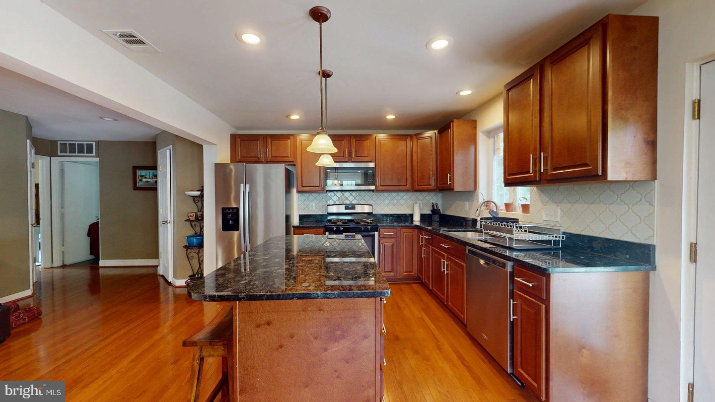 6219 ERMAN ST, BURKE, Virginia 22015, 5 Bedrooms Bedrooms, ,3 BathroomsBathrooms,Residential,For sale,6219 ERMAN ST,VAFX2245704 MLS # VAFX2245704