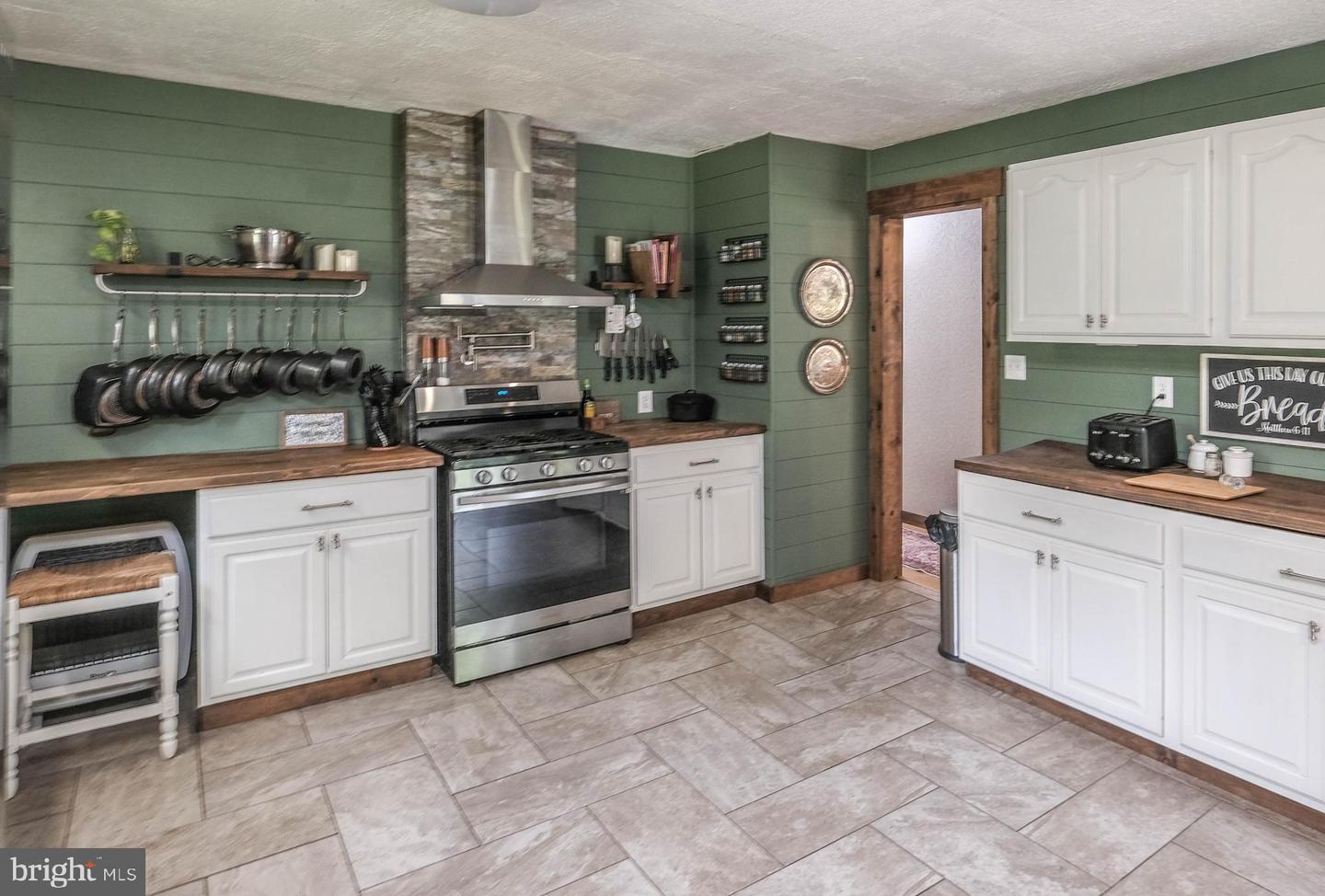140 DUCK RUN LN, STAR TANNERY, Virginia 22654, 3 Bedrooms Bedrooms, ,1 BathroomBathrooms,Residential,For sale,140 DUCK RUN LN,VAFV2034672 MLS # VAFV2034672