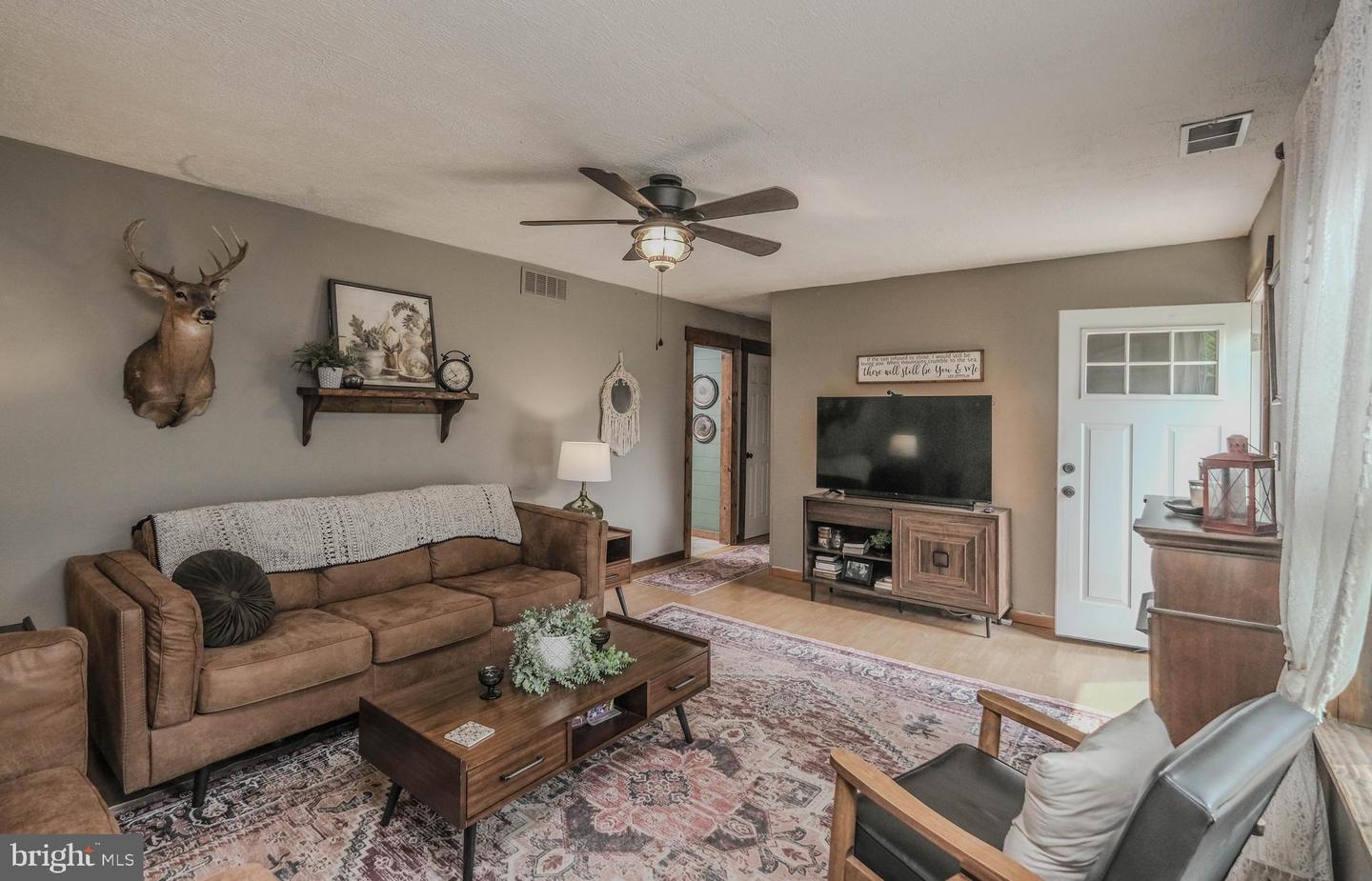 140 DUCK RUN LN, STAR TANNERY, Virginia 22654, 3 Bedrooms Bedrooms, ,1 BathroomBathrooms,Residential,For sale,140 DUCK RUN LN,VAFV2034672 MLS # VAFV2034672
