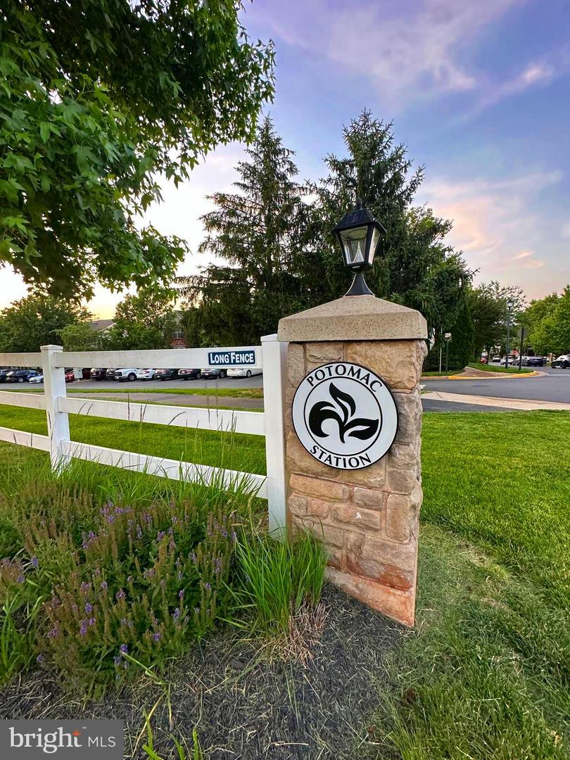 18778 TRIDENT SQ, LEESBURG, Virginia 20176, 3 Bedrooms Bedrooms, ,2 BathroomsBathrooms,Residential,For sale,18778 TRIDENT SQ,VALO2098846 MLS # VALO2098846