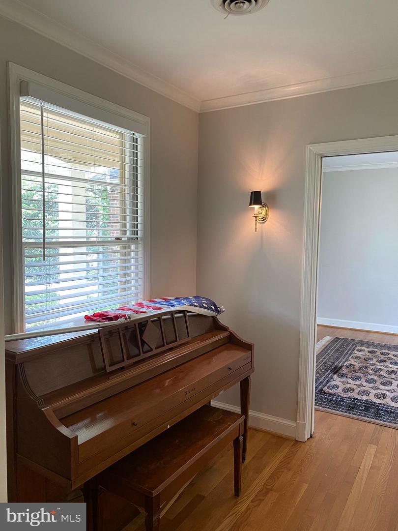 609 29TH ST S, ARLINGTON, Virginia 22202, 4 Bedrooms Bedrooms, ,4 BathroomsBathrooms,Residential,For sale,609 29TH ST S,VAAR2058778 MLS # VAAR2058778