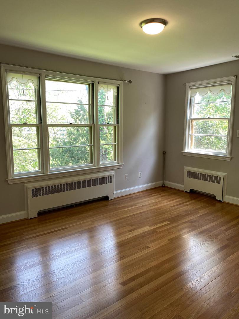 609 29TH ST S, ARLINGTON, Virginia 22202, 4 Bedrooms Bedrooms, ,4 BathroomsBathrooms,Residential,For sale,609 29TH ST S,VAAR2058778 MLS # VAAR2058778