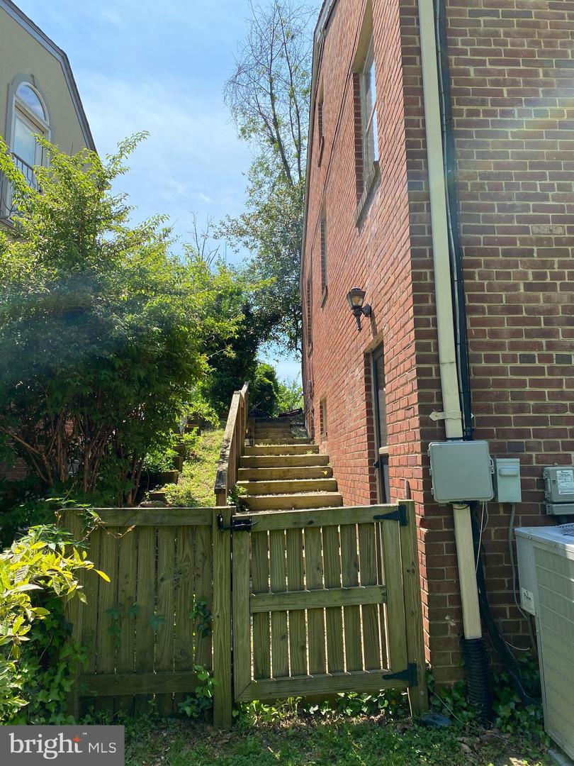 609 29TH ST S, ARLINGTON, Virginia 22202, 4 Bedrooms Bedrooms, ,4 BathroomsBathrooms,Residential,For sale,609 29TH ST S,VAAR2058778 MLS # VAAR2058778