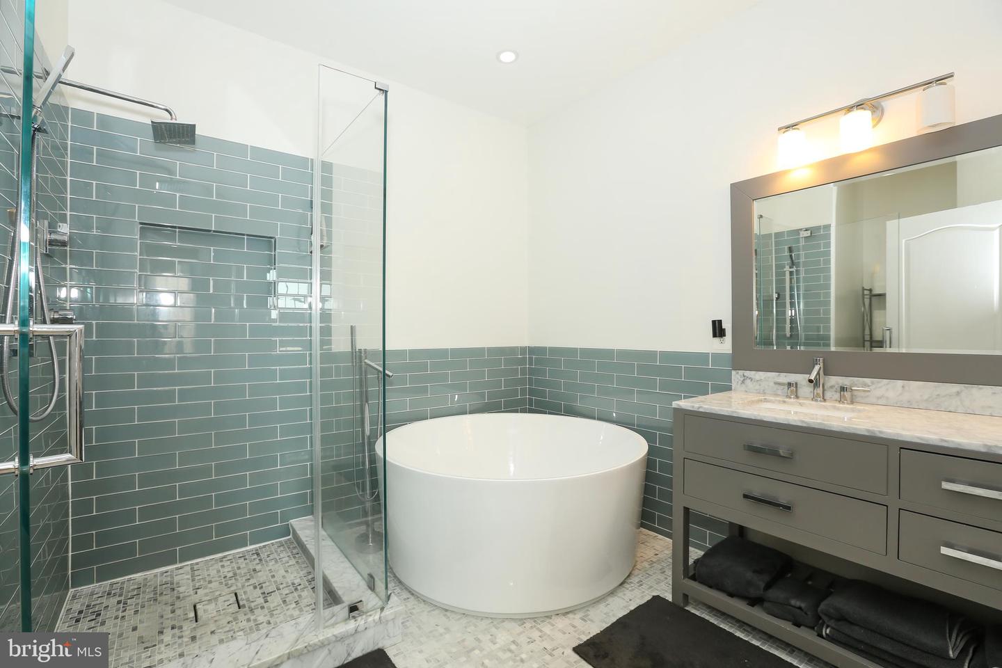 18495 PERDIDO BAY TER, LEESBURG, Virginia 20176, 3 Bedrooms Bedrooms, ,3 BathroomsBathrooms,Residential,For sale,18495 PERDIDO BAY TER,VALO2098858 MLS # VALO2098858