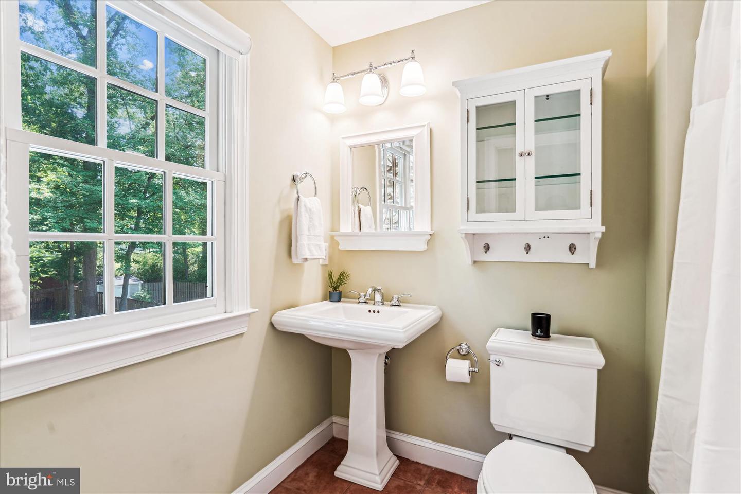116 OAK ST SW, VIENNA, Virginia 22180, 4 Bedrooms Bedrooms, ,4 BathroomsBathrooms,Residential,For sale,116 OAK ST SW,VAFX2245784 MLS # VAFX2245784