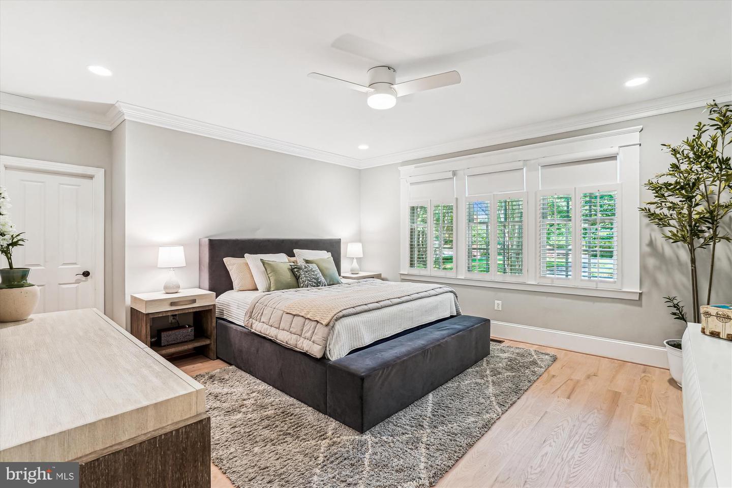 116 OAK ST SW, VIENNA, Virginia 22180, 4 Bedrooms Bedrooms, ,4 BathroomsBathrooms,Residential,For sale,116 OAK ST SW,VAFX2245784 MLS # VAFX2245784