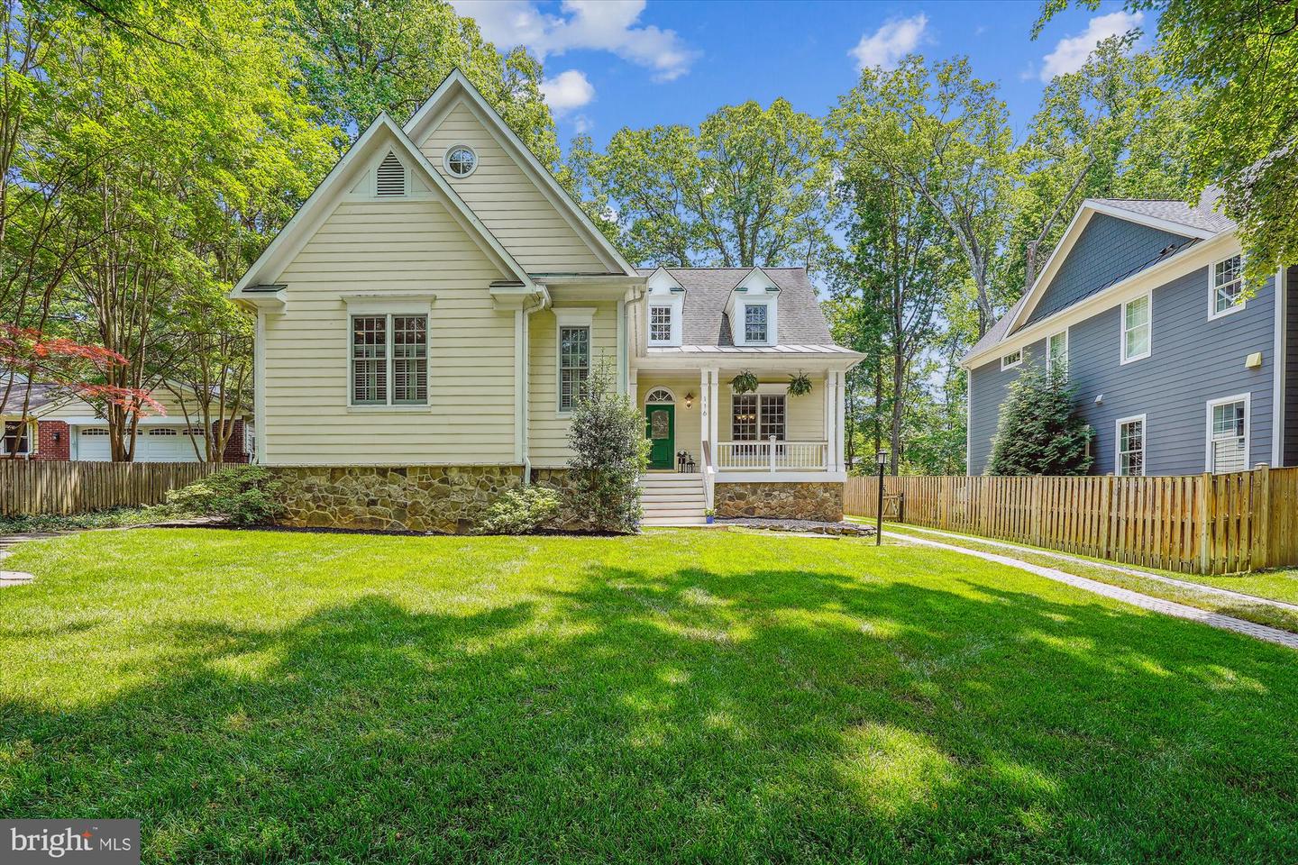 116 OAK ST SW, VIENNA, Virginia 22180, 4 Bedrooms Bedrooms, ,4 BathroomsBathrooms,Residential,For sale,116 OAK ST SW,VAFX2245784 MLS # VAFX2245784