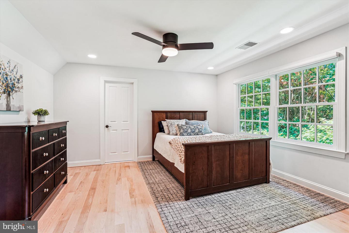 116 OAK ST SW, VIENNA, Virginia 22180, 4 Bedrooms Bedrooms, ,4 BathroomsBathrooms,Residential,For sale,116 OAK ST SW,VAFX2245784 MLS # VAFX2245784