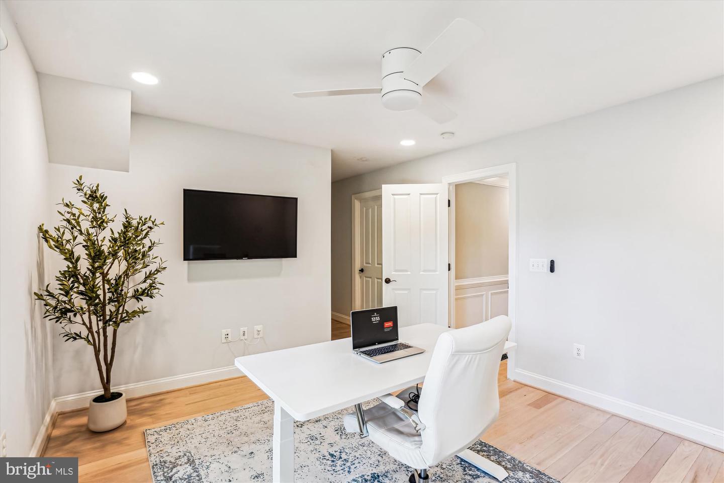 116 OAK ST SW, VIENNA, Virginia 22180, 4 Bedrooms Bedrooms, ,4 BathroomsBathrooms,Residential,For sale,116 OAK ST SW,VAFX2245784 MLS # VAFX2245784