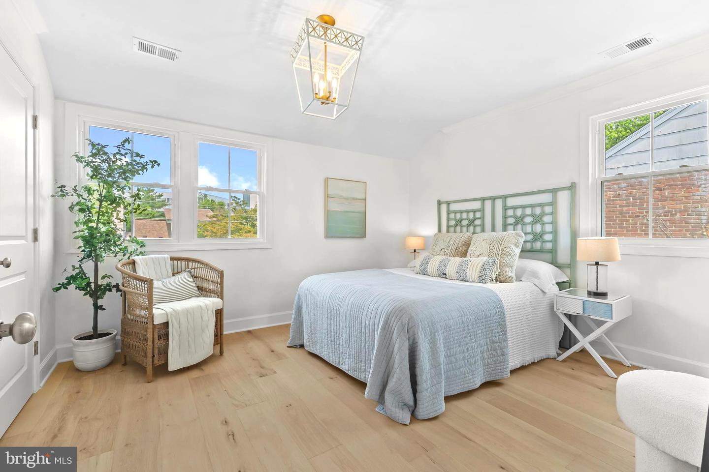 2402 E RANDOLPH AVE, ALEXANDRIA, Virginia 22301, 2 Bedrooms Bedrooms, ,2 BathroomsBathrooms,Residential,For sale,2402 E RANDOLPH AVE,VAAX2046172 MLS # VAAX2046172