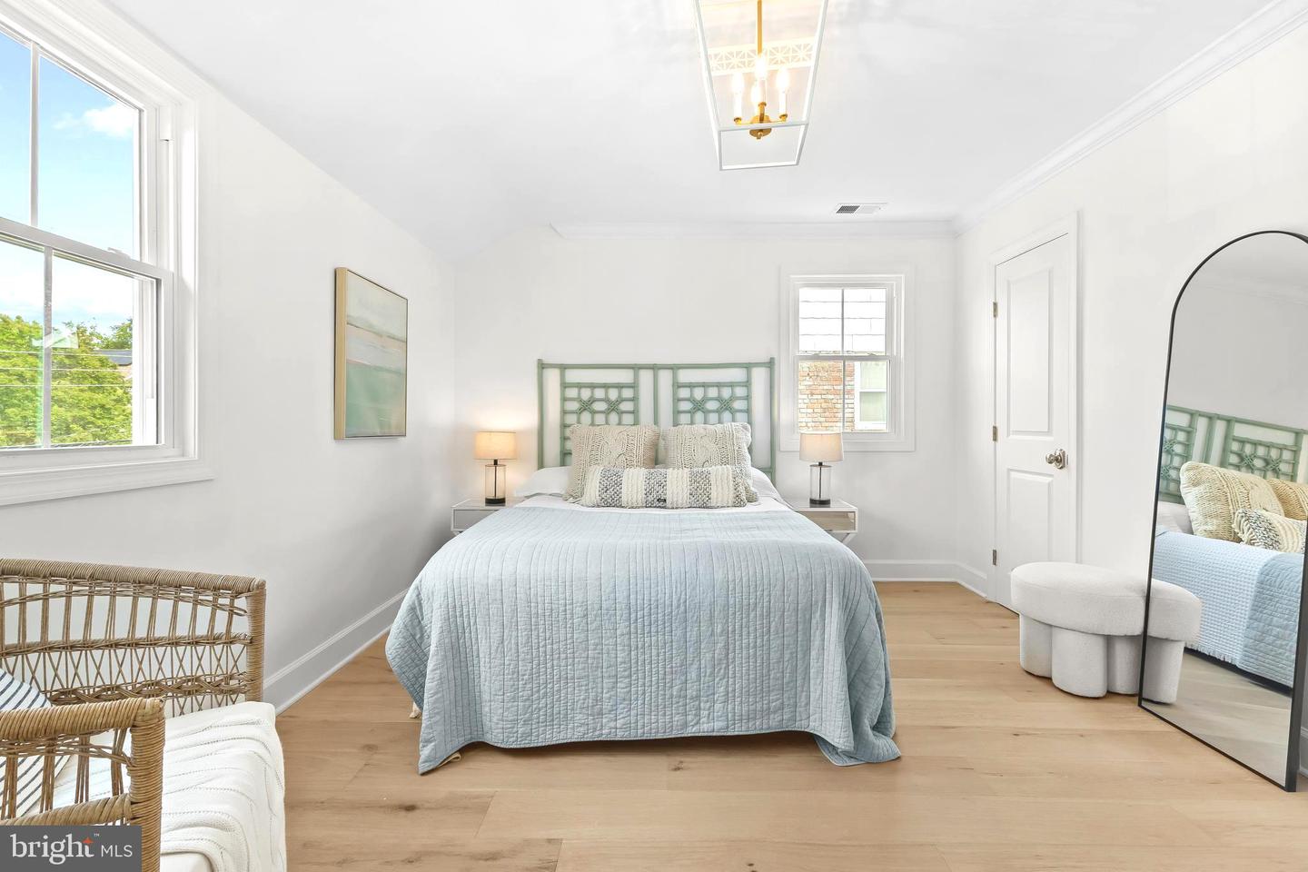 2402 E RANDOLPH AVE, ALEXANDRIA, Virginia 22301, 2 Bedrooms Bedrooms, ,2 BathroomsBathrooms,Residential,For sale,2402 E RANDOLPH AVE,VAAX2046172 MLS # VAAX2046172