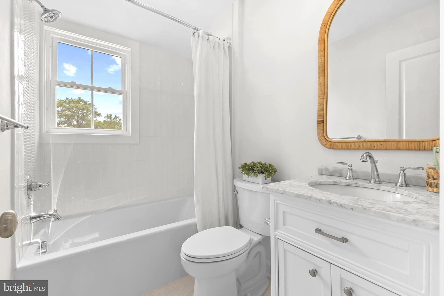 2402 E RANDOLPH AVE, ALEXANDRIA, Virginia 22301, 2 Bedrooms Bedrooms, ,2 BathroomsBathrooms,Residential,For sale,2402 E RANDOLPH AVE,VAAX2046172 MLS # VAAX2046172
