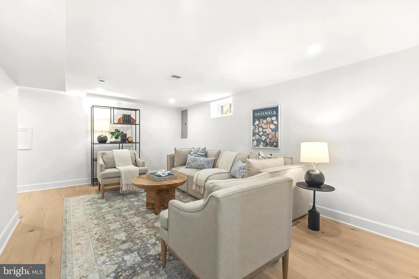 2402 E RANDOLPH AVE, ALEXANDRIA, Virginia 22301, 2 Bedrooms Bedrooms, ,2 BathroomsBathrooms,Residential,For sale,2402 E RANDOLPH AVE,VAAX2046172 MLS # VAAX2046172