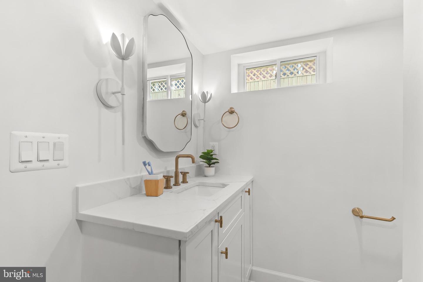 2402 E RANDOLPH AVE, ALEXANDRIA, Virginia 22301, 2 Bedrooms Bedrooms, ,2 BathroomsBathrooms,Residential,For sale,2402 E RANDOLPH AVE,VAAX2046172 MLS # VAAX2046172