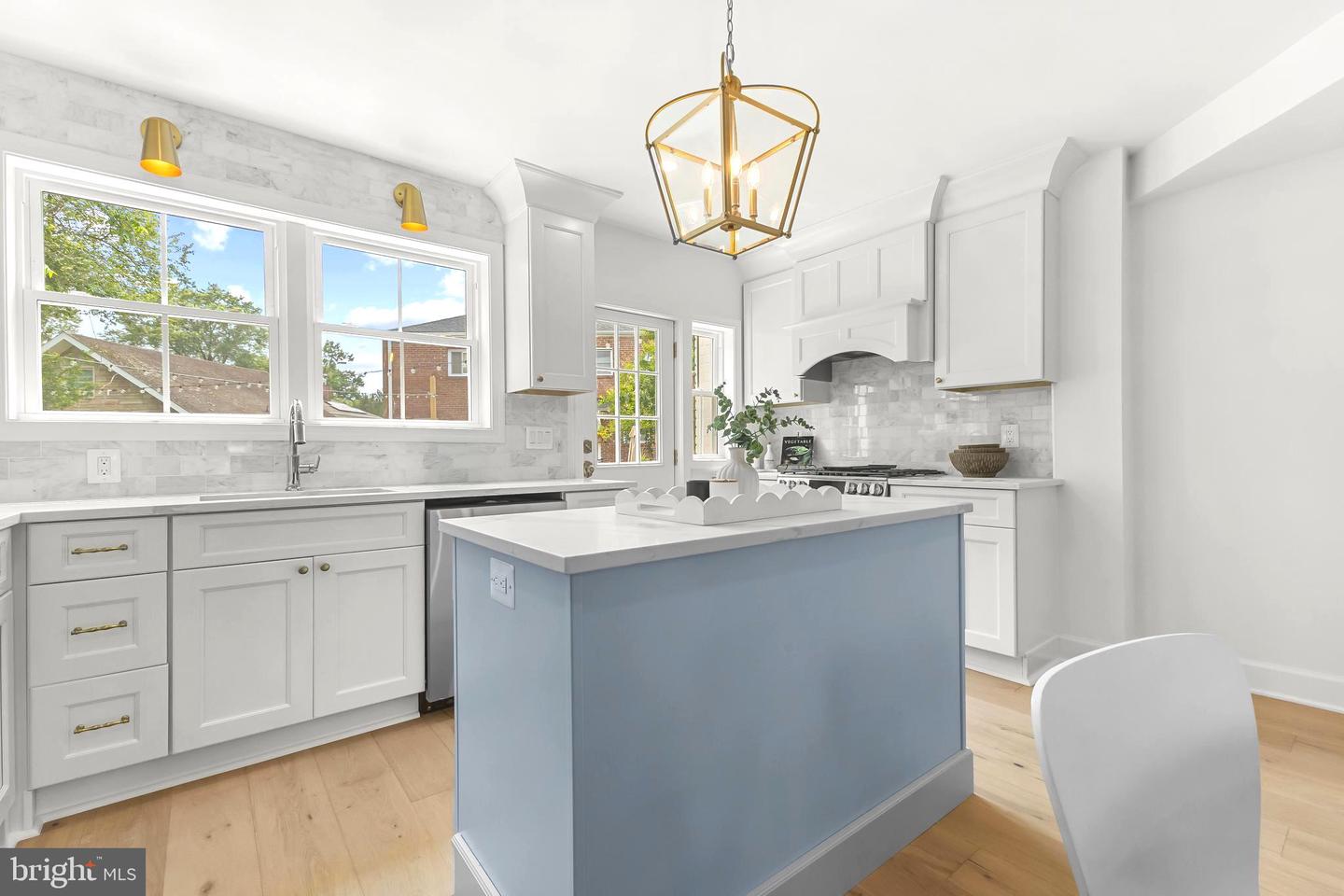 2402 E RANDOLPH AVE, ALEXANDRIA, Virginia 22301, 2 Bedrooms Bedrooms, ,2 BathroomsBathrooms,Residential,For sale,2402 E RANDOLPH AVE,VAAX2046172 MLS # VAAX2046172