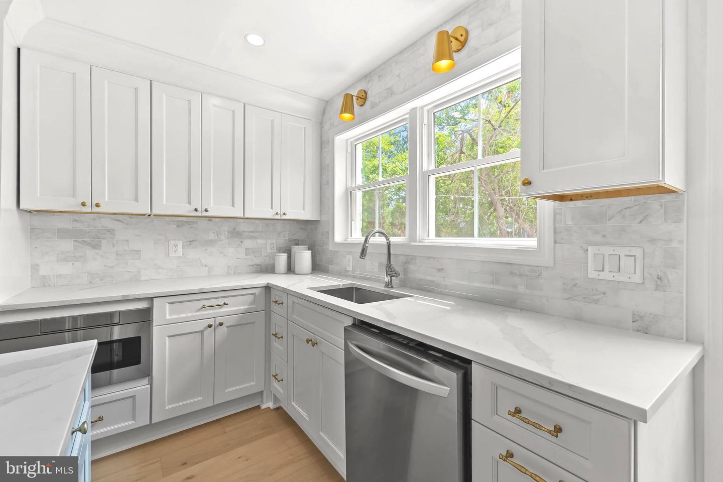 2402 E RANDOLPH AVE, ALEXANDRIA, Virginia 22301, 2 Bedrooms Bedrooms, ,2 BathroomsBathrooms,Residential,For sale,2402 E RANDOLPH AVE,VAAX2046172 MLS # VAAX2046172