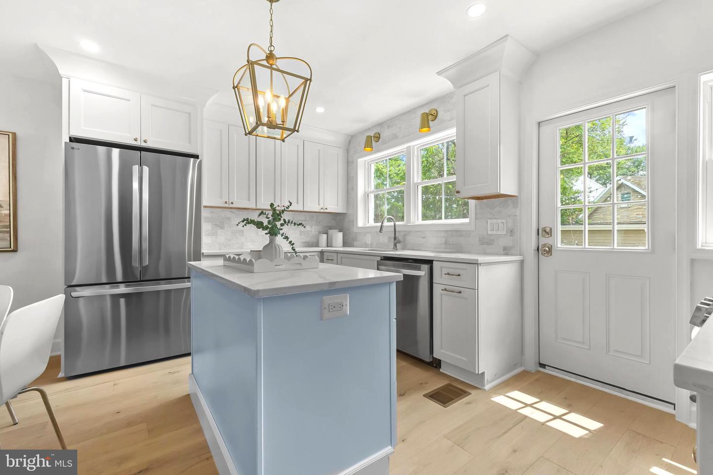 2402 E RANDOLPH AVE, ALEXANDRIA, Virginia 22301, 2 Bedrooms Bedrooms, ,2 BathroomsBathrooms,Residential,For sale,2402 E RANDOLPH AVE,VAAX2046172 MLS # VAAX2046172