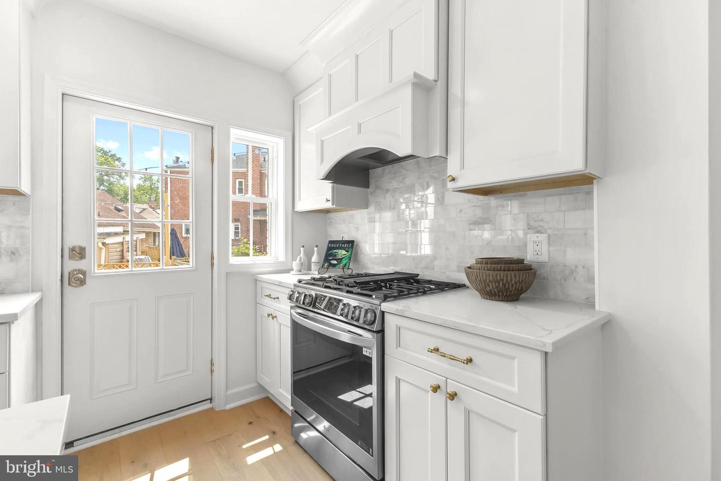 2402 E RANDOLPH AVE, ALEXANDRIA, Virginia 22301, 2 Bedrooms Bedrooms, ,2 BathroomsBathrooms,Residential,For sale,2402 E RANDOLPH AVE,VAAX2046172 MLS # VAAX2046172