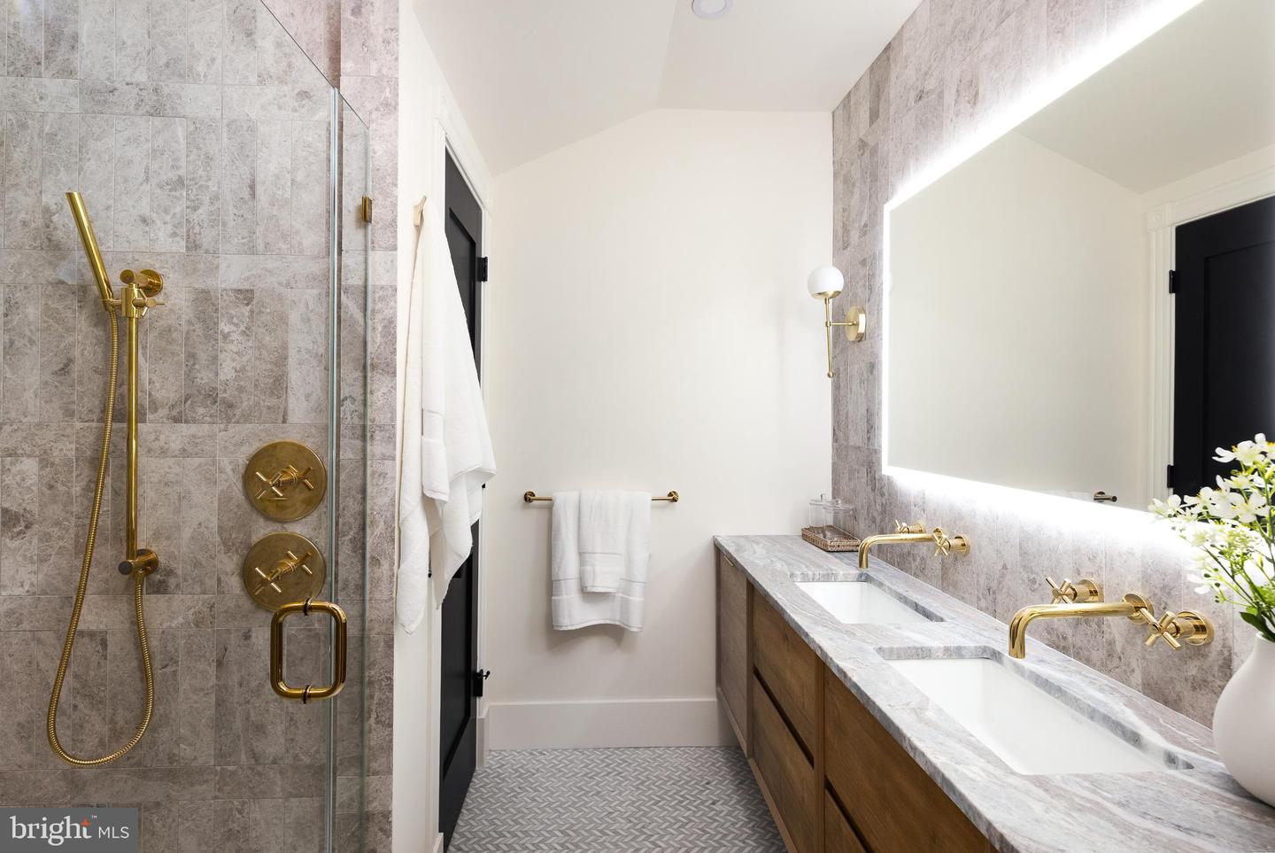 441 Q ST NW #2, WASHINGTON, District Of Columbia 20002, 3 Bedrooms Bedrooms, ,3 BathroomsBathrooms,Residential,For sale,441 Q ST NW #2,DCDC2204284 MLS # DCDC2204284