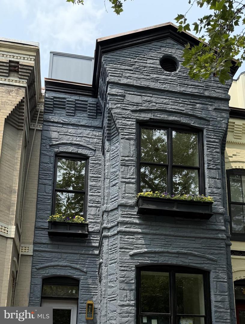 441 Q ST NW #2, WASHINGTON, District Of Columbia 20002, 3 Bedrooms Bedrooms, ,3 BathroomsBathrooms,Residential,For sale,441 Q ST NW #2,DCDC2204284 MLS # DCDC2204284