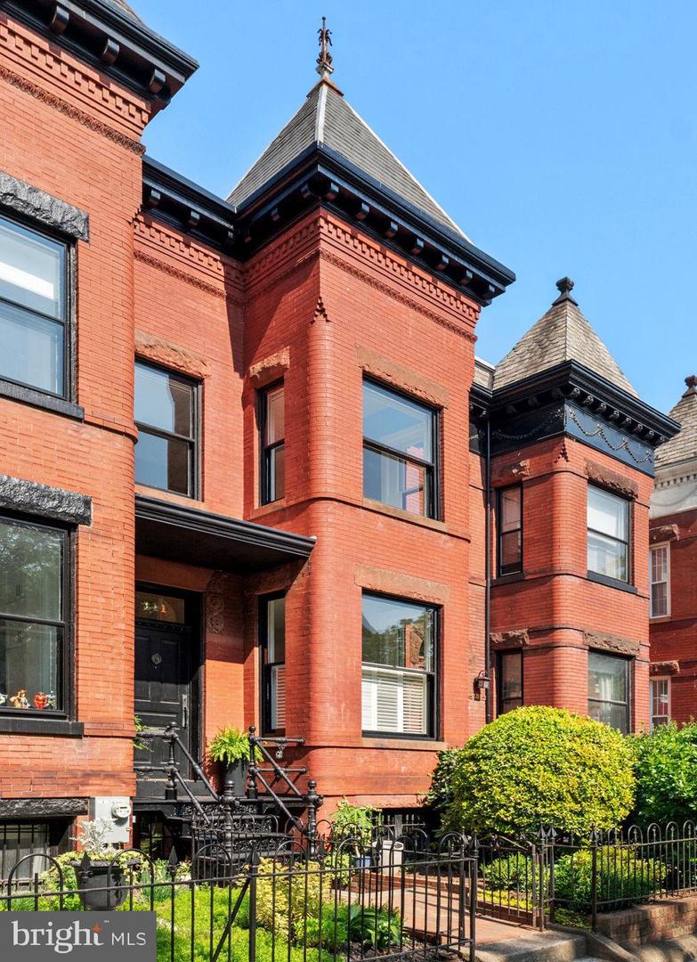 111 8TH ST SE, WASHINGTON, District Of Columbia 20003, 4 Bedrooms Bedrooms, ,3 BathroomsBathrooms,Residential,For sale,111 8TH ST SE,DCDC2204288 MLS # DCDC2204288