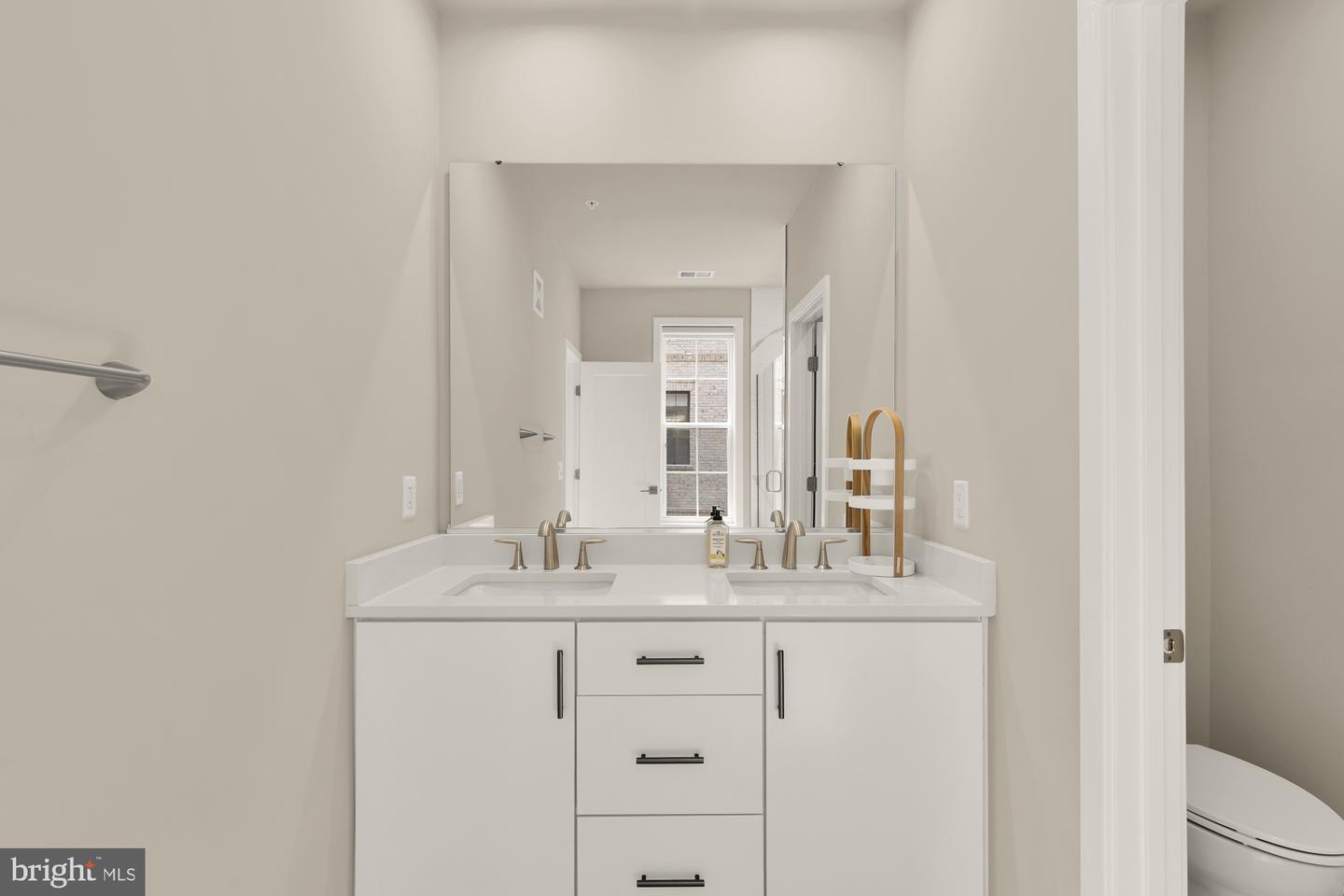 7458 BACKETT WOOD TER #401, MCLEAN, Virginia 22102, 3 Bedrooms Bedrooms, ,2 BathroomsBathrooms,Residential,For sale,7458 BACKETT WOOD TER #401,VAFX2245946 MLS # VAFX2245946